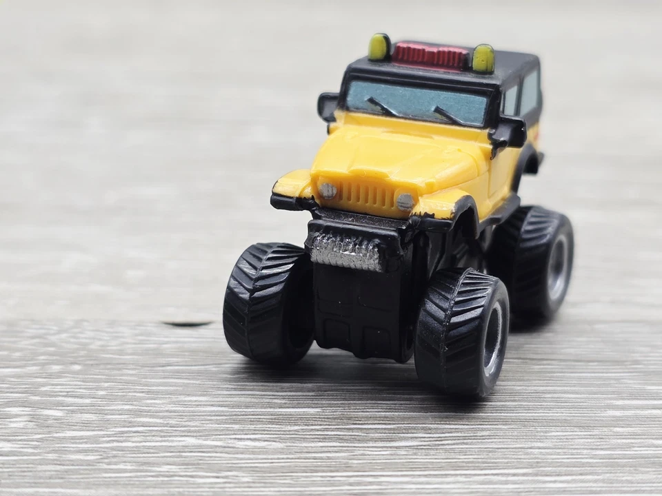 Micro Machines Exploration Earth Jeep 1997 Galoob #75290 - Image 2 of 4