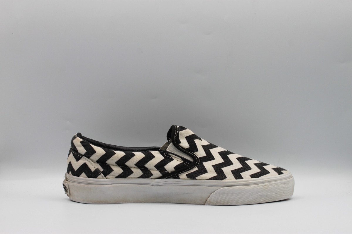 Vans Men's Classic Slip-On Chevron Black/White Shoes Men's 7