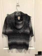 Euc Ruby Rd. Women medium sweater variegated gray collar fringes short sleeve