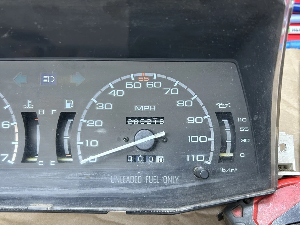 Isuzu 1989 camioneta pickup cachorro - M/T gasolina cuadro de instrumentos calibre velocímetro tacómetro Foto 3 de 4