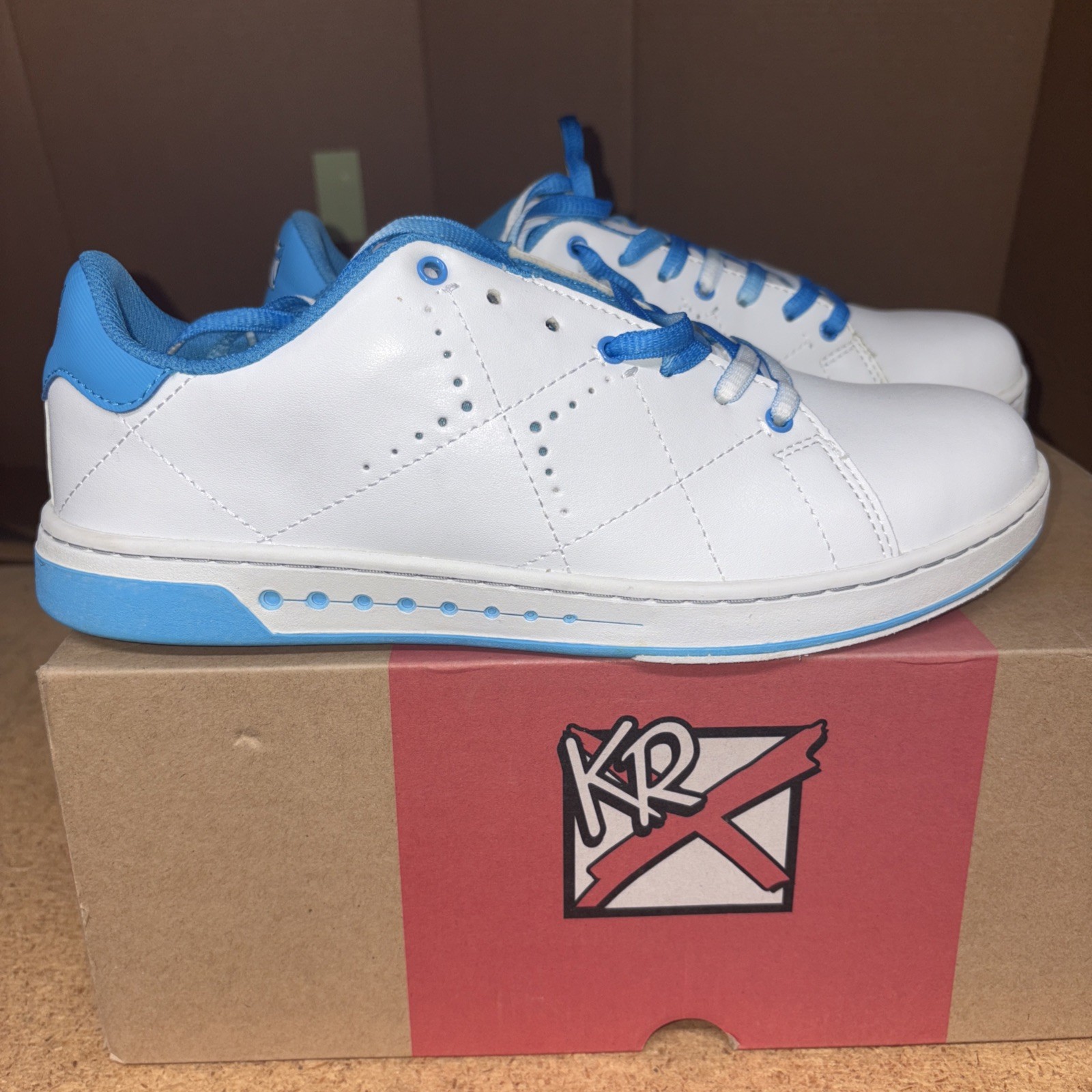 .  8 Gem White/blue. 2 Laces. New