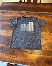 Boys Under Armour Medium Dry Fit Shirt