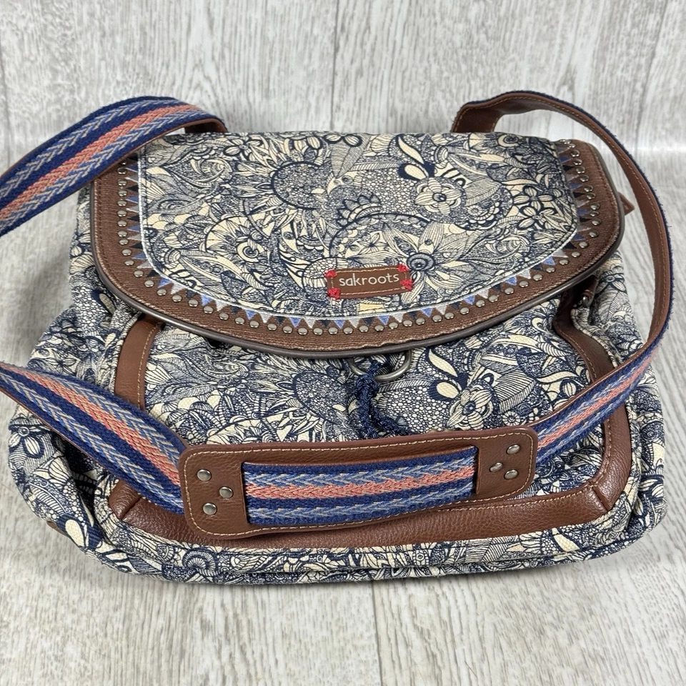 Mochila Bandolera Convertible Sakroots Navy Spirit Desert Foto 3 de 4