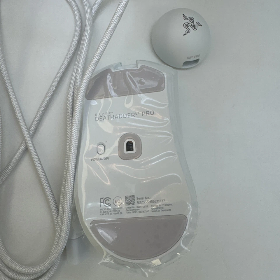 Razer DeathAdder V4 Pro Ultra-lightweight Ergonomics Wireless Gaming Mouse White - Image 4 of 4