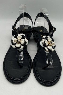 CHANEL サテン　カメリア Chanel Black Patent Leather Camellia Flower CC Logo Thong Sandal