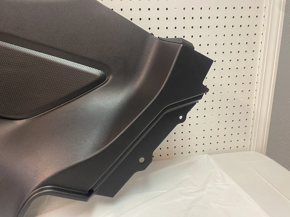 2013 丰田 86 FR-S BRZ TRUNK 右侧低四分之一面板三边盖 — 第 2/4 张图片