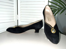Vintage Salvatore Ferragamo Size 40 / 10 / 4A AAAA Black Suede Pumps