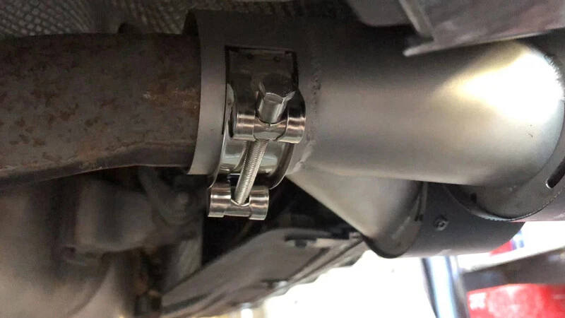 Tubos de escape de fibra de carbono de doble salida para coche BMW Serie 3 318 320 325 328 Foto 4 de 4