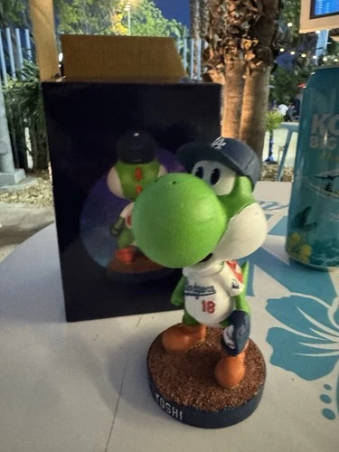 LA DODGERS x SUPER MARIO GALAXY YOSHINOBU YAMAMOTO 'YOSHI' BOBBLEHEAD IN HAND