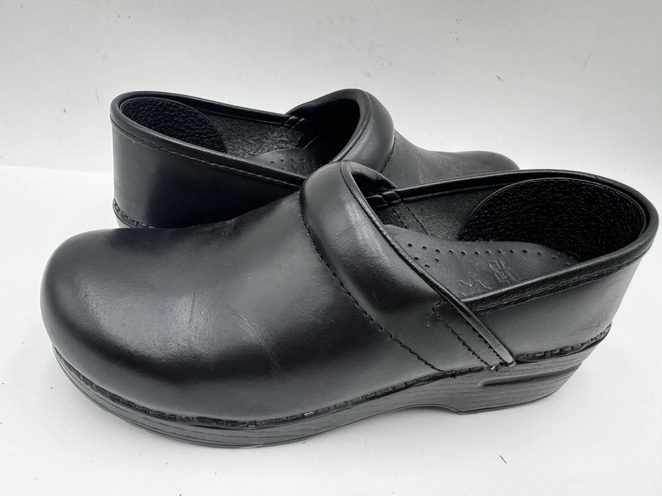 Zueco Dansko para mujer talla 7 N negro cuero cómodo zapatos de cuña baja Foto 2 de 4