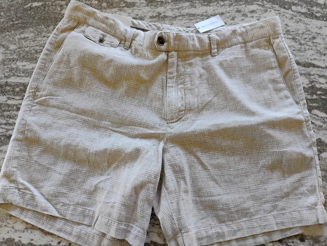 Banana Republic Linen Blend Shorts Size 36", 7" inseam MINT FREE SHIP
Opens in a new window or tab