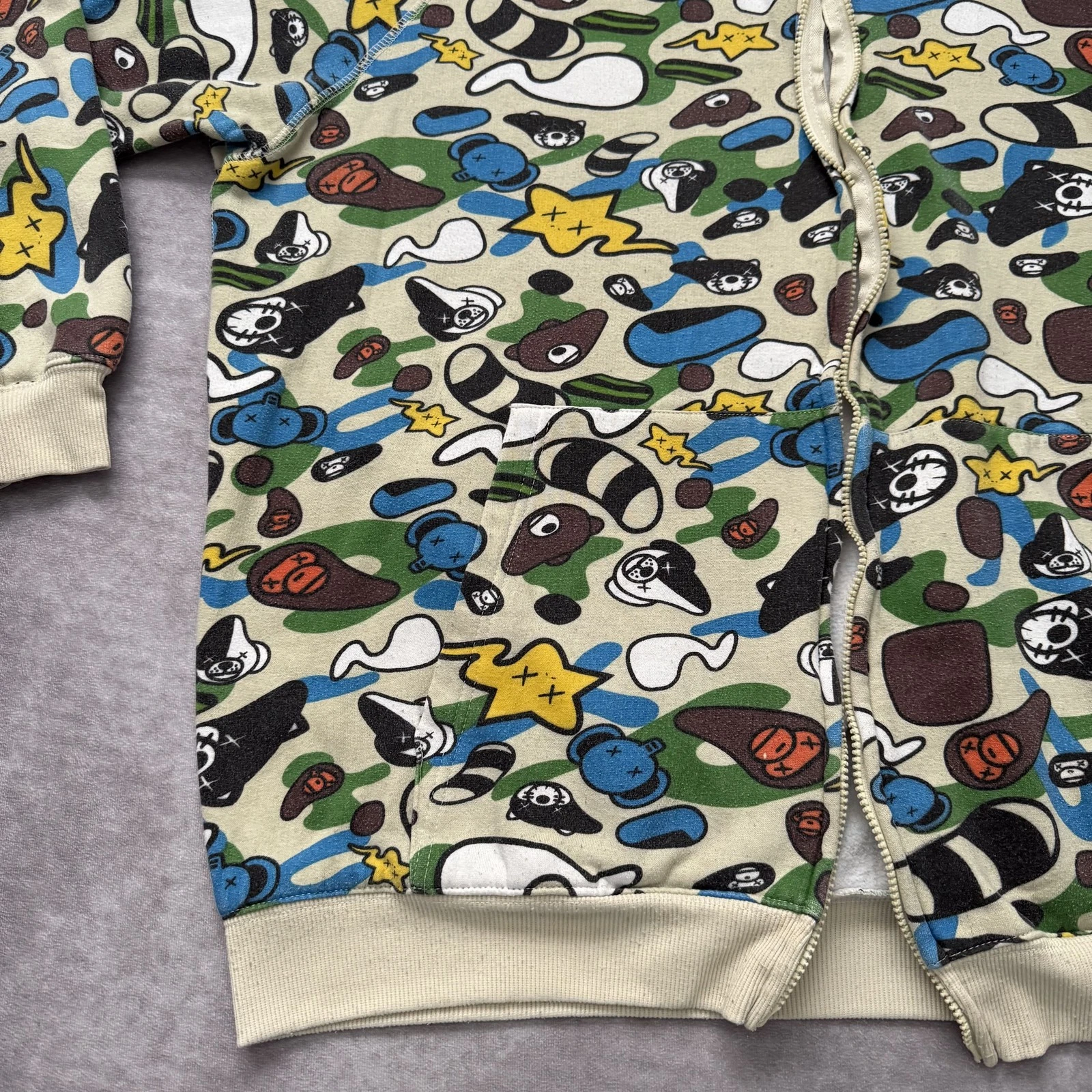 A BATHING APE (BAPE) Felpa con cappuccio A Bathing Ape Baby Milo x KAWS uomo 3XL full zip Bape Japan mimetica