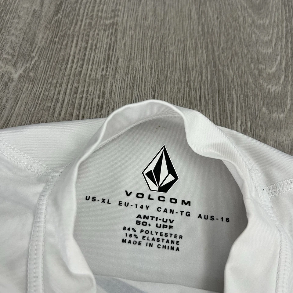 Camisa de Sol Branca Volcom Lido Manga Longa UPF 50 Rashguard Meninos Tamanho XL UPF 50 - Imagem 2 de 4