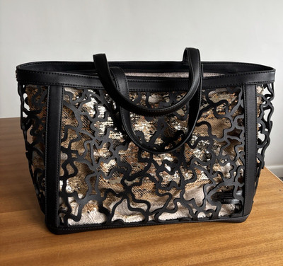 Tous Tasche aus schwarzem Öko-Leder und Stoff mit goldenen und beige Pailletten