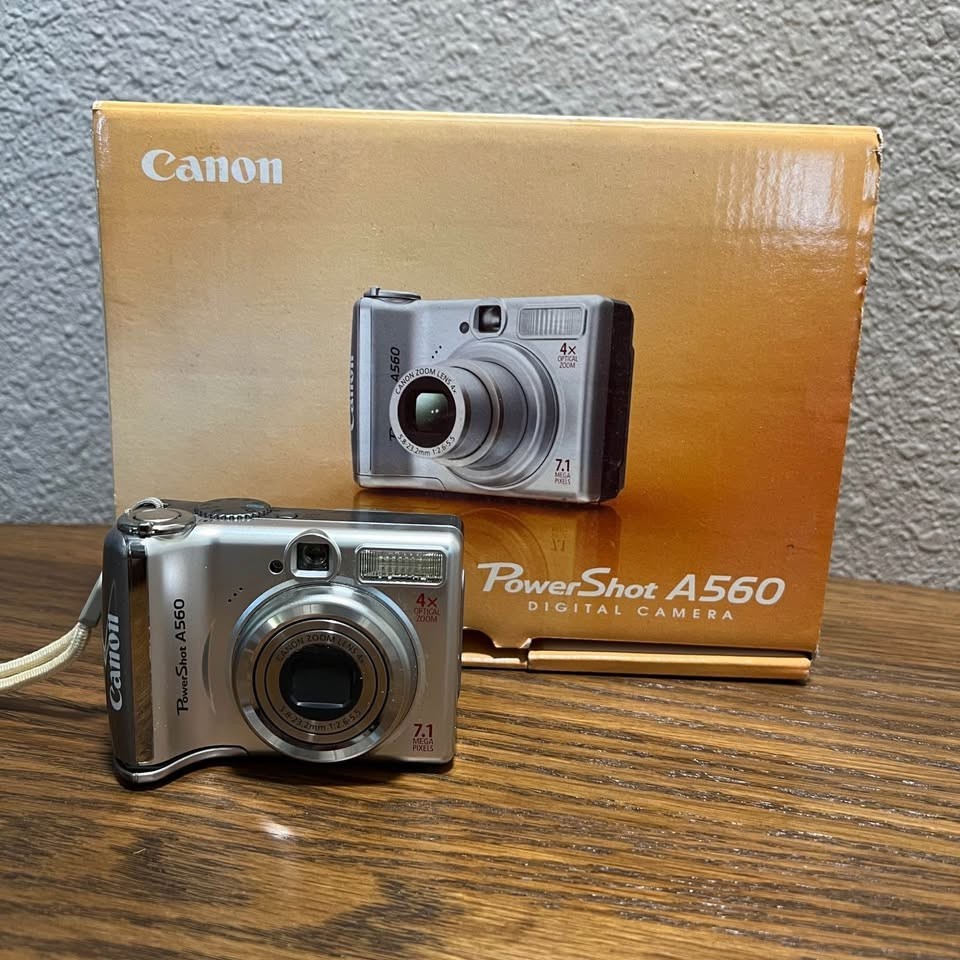 CANON Powershot A560 7.1MP Digital Camera 4x Optical Zoom Cable
