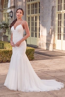 Sincerity Wedding Dress style 44340 Size 20 Ivory With Train Excellent Condition