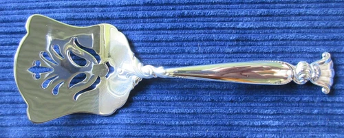 Romance of the Sea Wallace Sardine Server6 1/4" All Sterling!