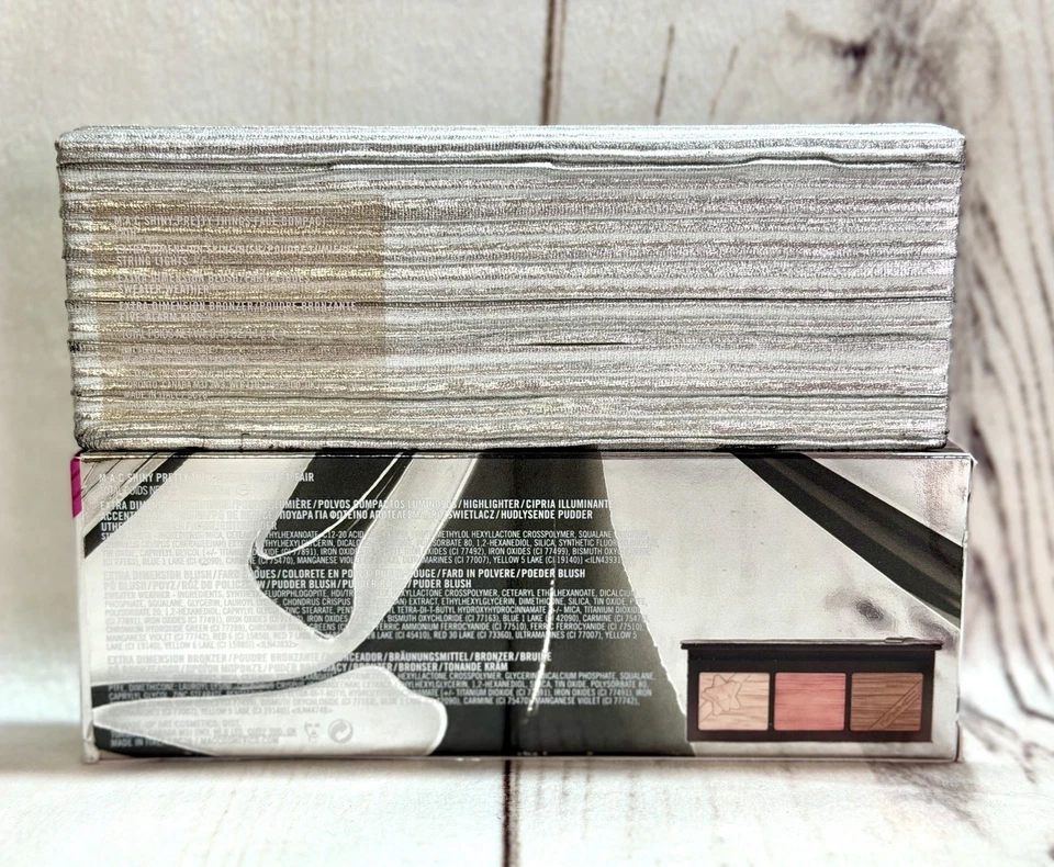 NIB MAC Holiday 2018 Shiny Pretty Things Face Compact Palette - Fair ~ Authentic - Image 3 of 4