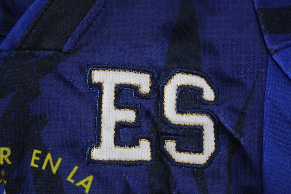 Camiseta de fútbol Umbro El Salvador para niños pequeños talla 2 azul escudo bordado fútbol ES Foto 4 de 4