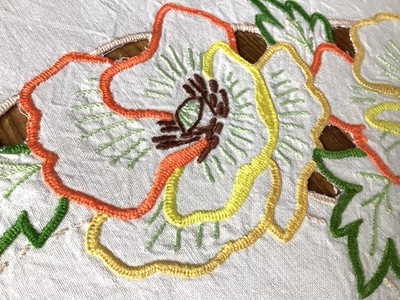 Vintage weiße Leinen Tischdecke/große Tischmitte handbestickt Blumen 82x80