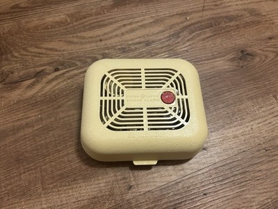 Vintage GE Home Sentry Model 8201-401C Smoke Alarm (1980s)