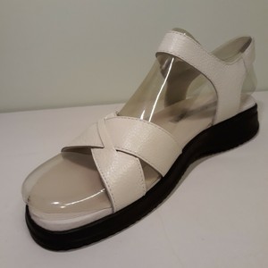 easy spirit anti gravity sandals