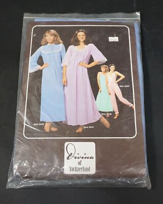 Divina of Switzerland 6438 Nachthemd mit Spitzengarnitur Größe 42 blau mit OVP