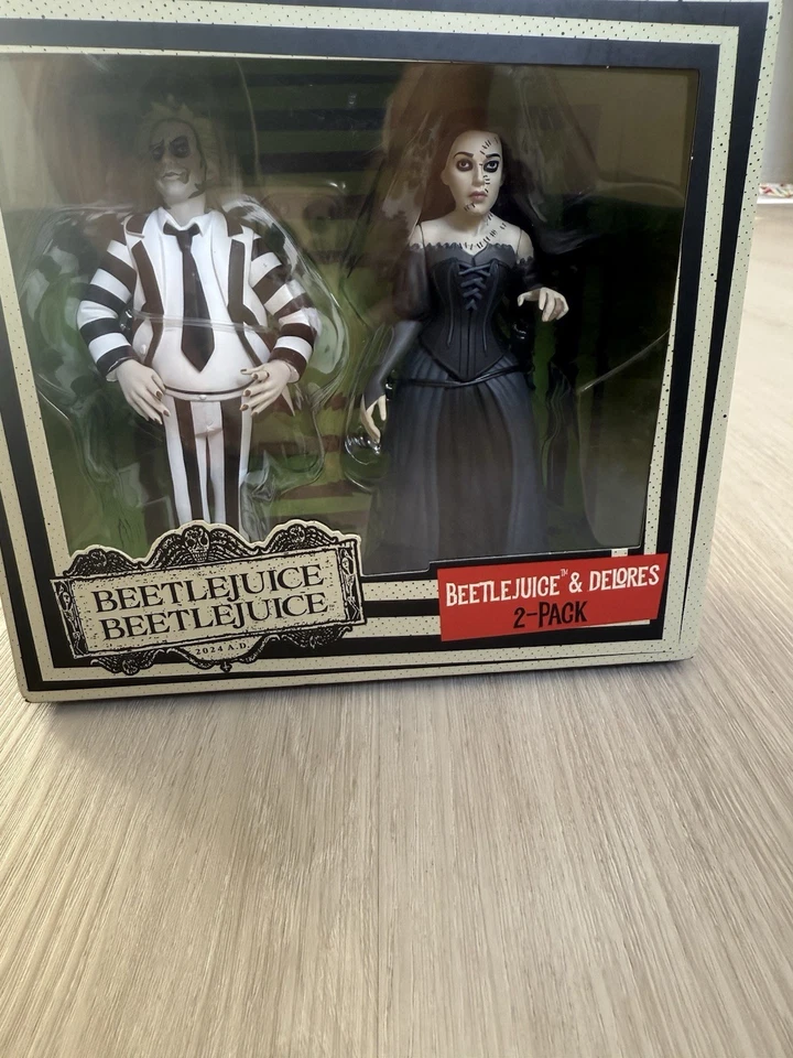Paquete de 2 juegos de figuras NECA Toony Terrors Beetlejuice & Delores / Lydia & Astrid Foto 2 de 4