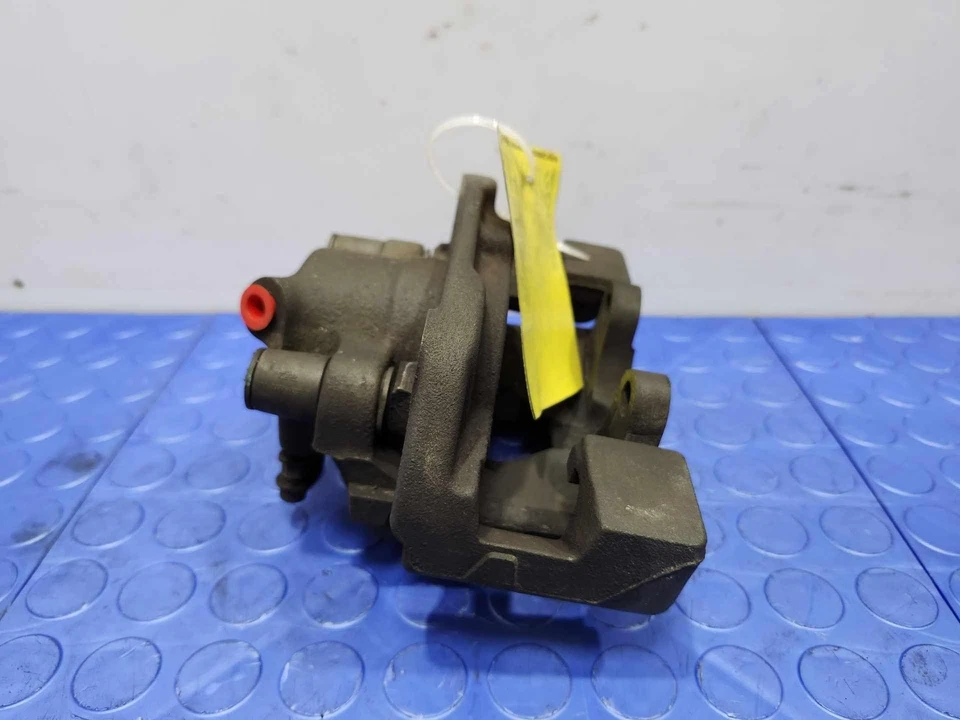 03-08 Conjunto de pinza de freno delantera derecha lado pasajero BMW Z4 OEM 34116758114 Foto 4 de 4