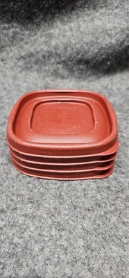 6 Rubbermaid Easy Find 7J58 Dark Red Square Replacement Food Container Lids 4.5''