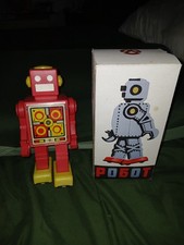 9 INCH RUSSIAN ROBOT 1975 RED WINDUP WITH KEY WORKS