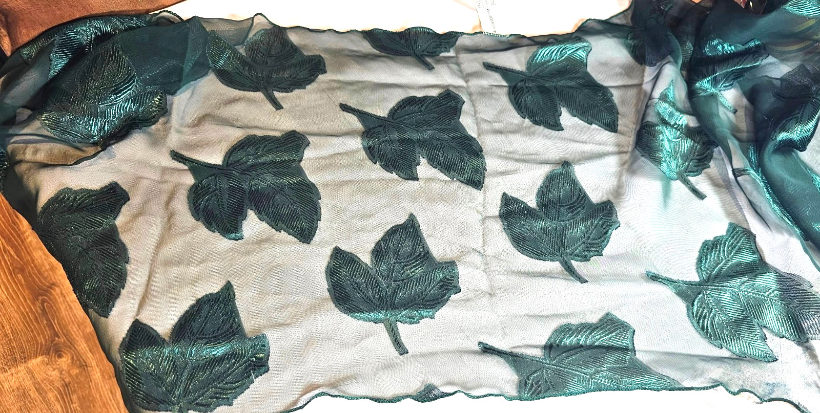 LIZ CLAIBORNE Green Leaf Leaves Shaped Scarf Accent Shimmer Unique Vtg RARE
