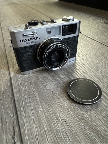 Cámara fotográfica telémetro Olympus 35-RC de 35 mm con lente E. Zuiko F2,8 de 42 mm