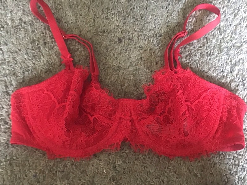 Victorias Secret 38B Bra Red  Dream Angels Push Up W/O Padding Underwire, Lace