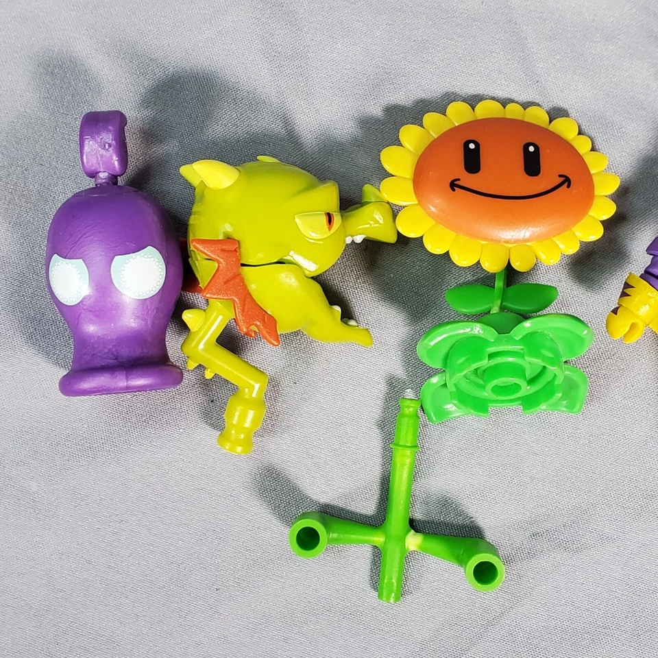 KNEX Plants vs Zombies Minifigure Lot Mixed Figures Some Missing Pieces - Image 2 of 4