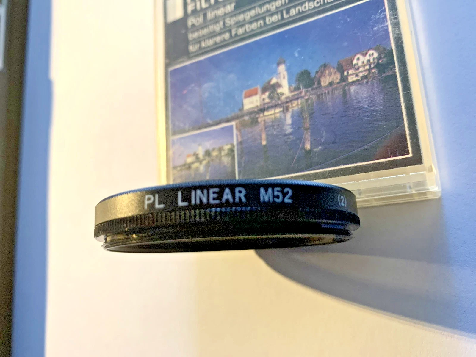 Pole Linear M52 Filter HOYA - Eliminates Reflections: Clearer Landscape Colors!