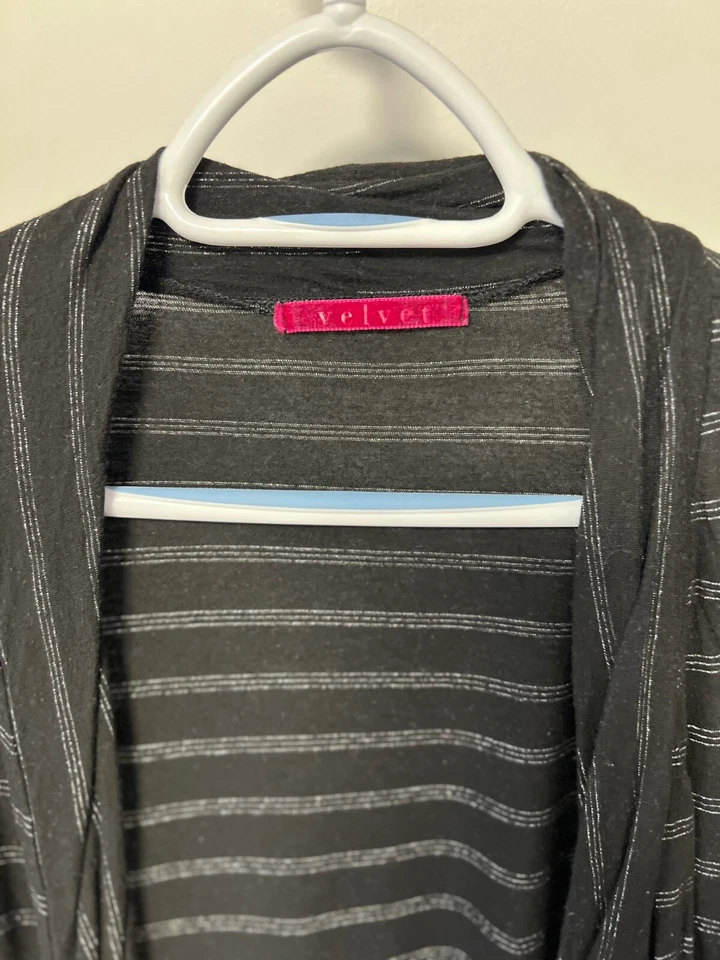 Cárdigan a Rayas Marca Terciopelo Metálico Plateado/Negro (S) Foto 2 de 3