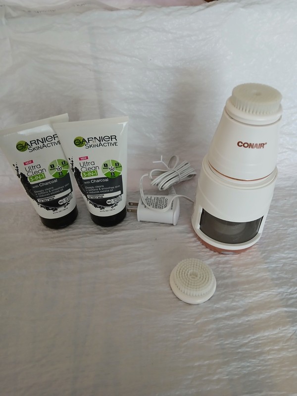 Conair True Glow Sonic Vibration Face Cleansing Brush with UV Sterilizer 
