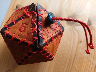 Dice 20 Würfeltasche aus echte Leder. Handmade, Ca : 9 x 9cm. 