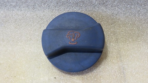 VW Golf / Audi - Rechtslenker Verschluss Deckel Kühlmittelbehälter 1J0121321B