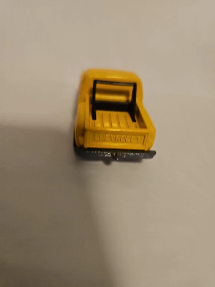 Camión Chevrolet Tomy Tomica amarillo suelto #F44 escala 1/77 Foto 2 de 4