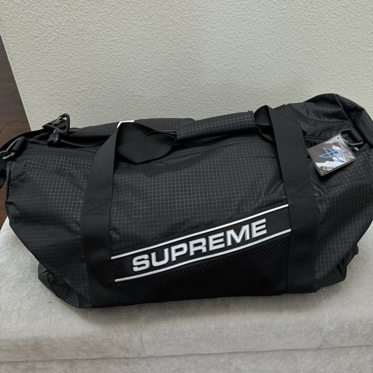 Supreme 3D Logo Black Duffle Bag FW23 NEW Authentic FW23B15 Supreme 3D Logo Black Duffle Bag FW23 NEW Authentic FW23B15