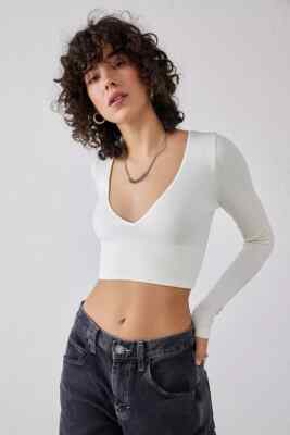 urban outfitters white long sleeve crop top