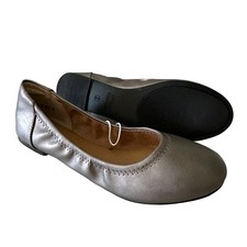 NWT Girls Metallic Silver Ballet Flats Size 5