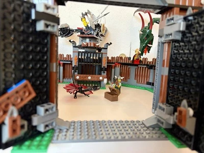 LEGO Vikings 7019 mit Minifiguren, vollständig, Viking Fortress vs Fafnir Dragon - Bild 1 von 4