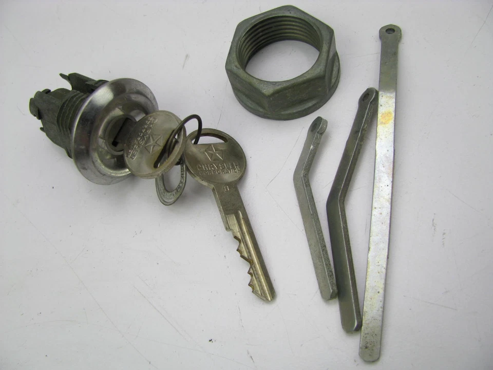 Kit de bloqueo de maletero Mechanics Choice 28184 para vehículos Mopar 1973-1977 Foto 2 de 4