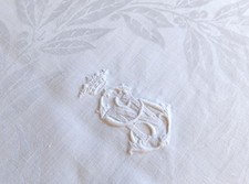 ANTIK LEINEN DAMAST MITTELDECKE WEISS 82X72cm STICKEREI ADELSKRONE MONOGRAMM