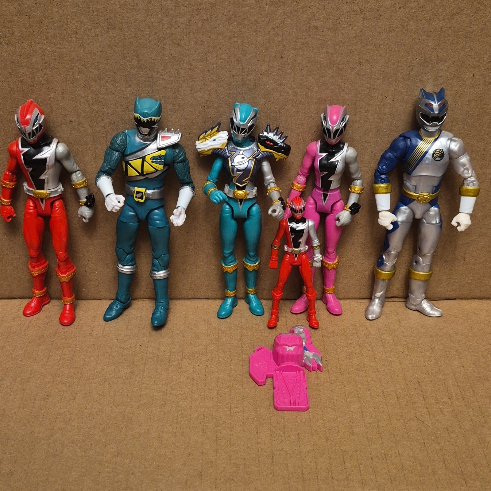 S Lot - 6 Red, Blue, Pink, Silver Rangers With 1 Key