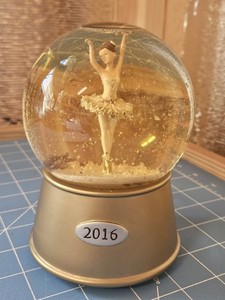 2016 Ballerina Musical Snowglobe Water Globe Ballet Dancer Nutcracker Suite