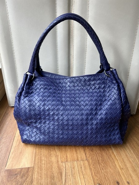 100% Authentic Vintage Bottega Veneta Intrecciato Leather Hobo Parachute Bag